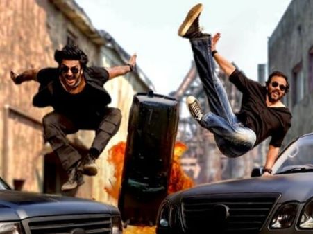 વર્ષનો અંતિમ ધમાકો વર્ષનો અંતિમ ધમાકો