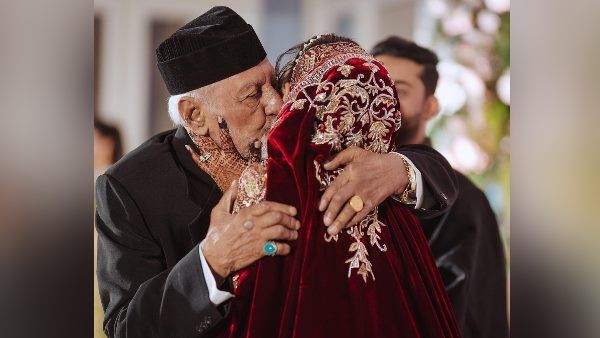 ફેન્સ સાથે કરી દુઆઓની અપીલ ફેન્સ સાથે કરી દુઆઓની અપીલ