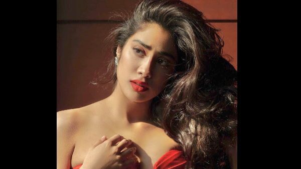 ફેન્સને પસંદ આવ્યો જાન્હવીનો અંદાજ ફેન્સને પસંદ આવ્યો જાન્હવીનો અંદાજ