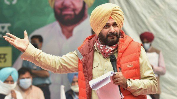 2 વર્ષ બાદ મીડિયા સામે આવ્યા નવજોત સિંહ સિદ્ધૂ, ખેડૂતોના મુદ્દે પોતાની જ સરકારને ઘેરી