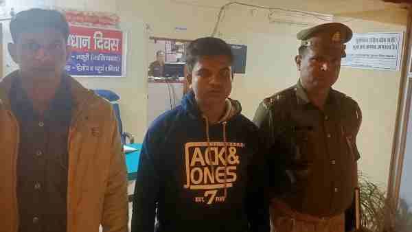 ગાઝિયાબાદ: મંદીરમાં પાણી પિવા બદલ મુસ્લિમ યુવકને માર્યો માર, વીડિયો વાયરલ થતા પોલીસે કર્યો ગિરફ્તાર