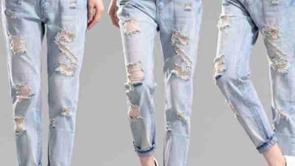 જીંસને કાતરથી કાપતા હતા