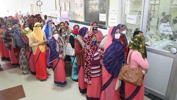 Fact Check: રસીકરણ અભિયાનના કારણે પેદા થઈ રહ્યા છે કોરોનાના નવા વેરિઅન્ટ, શું છે દાવાની સચ્ચાઈ?