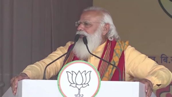 આસામઃ રેલી દરમિયાન બેભાન થયા ભાજપ કાર્યકર્તા, પીએમ મોદીએ મંચ પરથી ખુદ મોકલી પોતાની મેડિકલ ટીમ