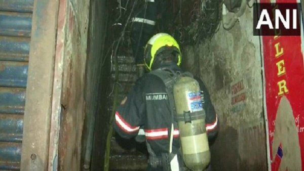 થાણેમાં રહેણાંક બિલ્ડીંગમાં લાગી ભીષણ આગ, 20 લોકોને સલામત બહાર કઢાયા