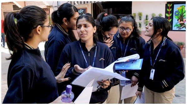 કોરોનાના વધતા કેસો વચ્ચે ICSE બોર્ડે રદ કરી 10માં પરીક્ષાઓ, 12માં માટે જૂનમાં લેશે નિર્ણય