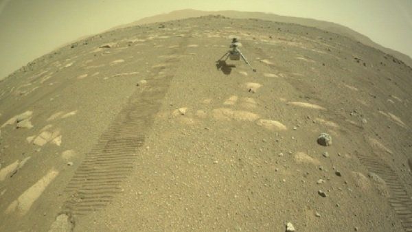 મંગળની સપાટી પર ઉતર્યુ હેલીકૉપ્ટર Ingenuity, નાસાએ કહ્યુ - 'મિશન 90 ટકા સફળ', જુઓ Pics