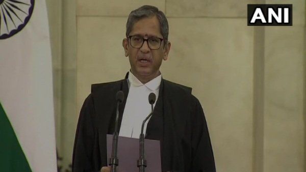 સુપ્રીમ કોર્ટના 48માં મુખ્ય ન્યાયાધીશ બન્યા જસ્ટીસ એનવી રમણ, રાષ્ટ્રપતિએ અપાવ્યા શપથ