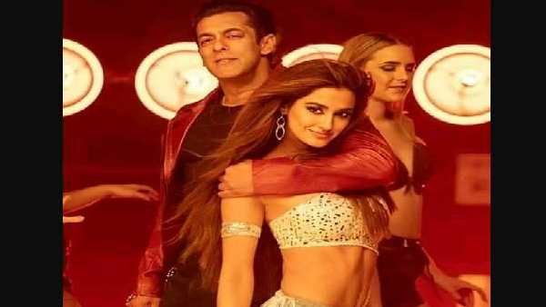 ફિલ્મમાં તમારા ડાંસ મૂવ્ઝની પણ ઘણી ચર્ચા છે. લોકોને ગમી રહ્યા છે. સીટીમાર ગીતમાં તમને અલ્લુ અર્જૂન સાથે જોડવામાં આવી રહ્યો હતો?