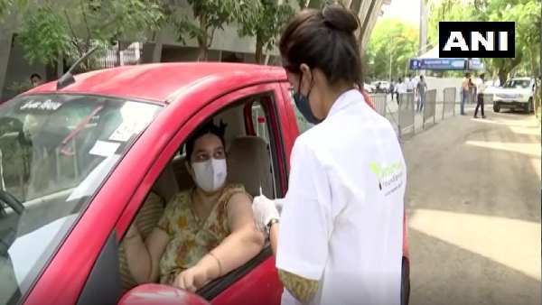 સરદાર પટેલ સ્ટેડિયમ ખાતે લાંબી લાઈનો 