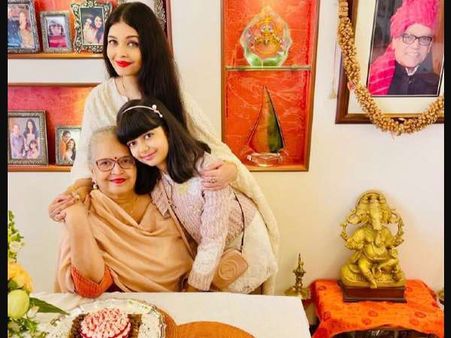 સોશિયલ મીડિયા પર એક્ટિવ 