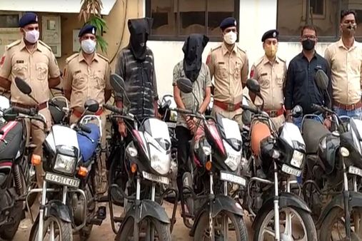 બાઈક ચોરતી ગેંગને આણંદ પોલીસે દબોચી, 32 બાઈક જપ્ત