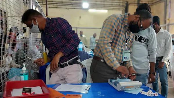 Tamil Nadu Election Results 2021: તમિલનાડુમાં શરૂઆતી ટ્રેન્ડ્સમાં ડીએમકે અને એઆઈએડીએમકે વચ્ચે કાંટાની ટક્કર