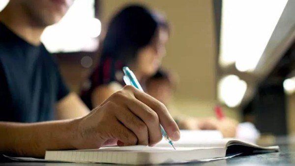 GSEB 12th Exam: ગુજરાત બોર્ડે ધોરણ 12ની પરીક્ષા રદ કરી, જાણો નવી તારીખ ક્યારે જાહેર થશે
