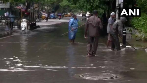 પ્રશાસન એલર્ટ મોડ પર, દેખરેખના આદેશ