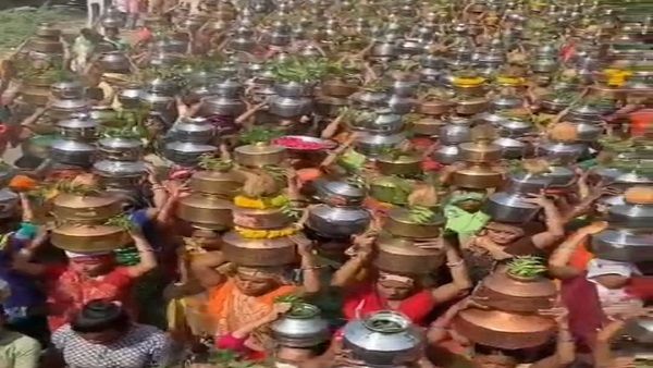 અમદાવાદના સાણંદમાં ધાર્મિક સમારોહમાં હજારો લોકો થયા એકઠા, પોલીસે કરી કડક કાર્યવાહી