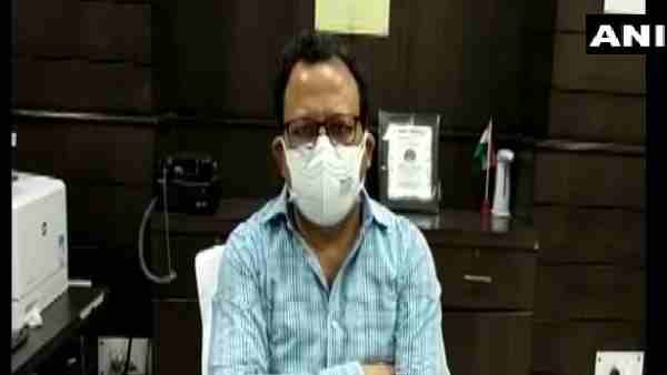 ઉન્નાવઃ ગંગા કાંઠે લાશો દફનાવી રહ્યા છે લોકો