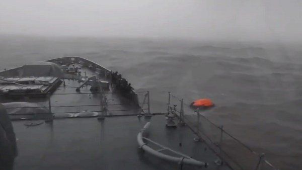 Cyclone Tauktae: તોફાની લહેરો વચ્ચે ઝૂલવા લાગ્યુ બાર્જ P305, ચોંકાવનારો વીડિયો આવ્યો સામે