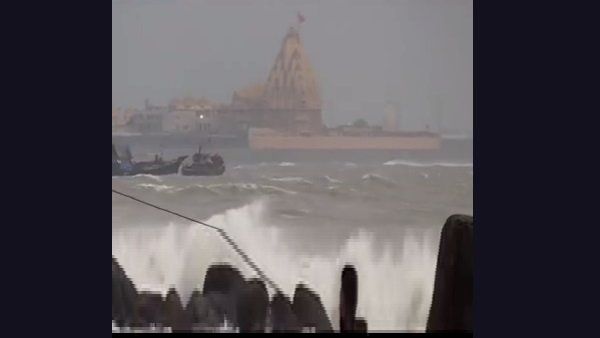 સ્થાનિક વિસ્તારો વધુ પ્રભાવિત સ્થાનિક વિસ્તારો વધુ પ્રભાવિત