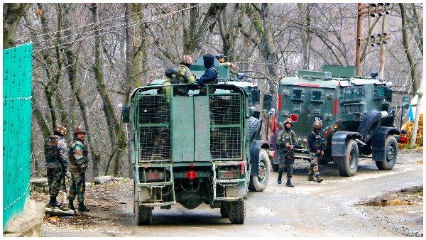 જમ્મુ કાશ્મીરઃ અનંતનાગમાં અથડામણ શરૂ, લશ્કર એ તોઈબાના 3 આતંકવાદીઓને સુરક્ષાબળોએ ઘેર્યા