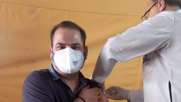 Coronavirus: હવે 18+ વાળા લોકો વેક્સીનેશન સેન્ટર પર જઈને કરાવી શકે છે રજિસ્ટ્રેશન, મૂકાવી શકે છે રસી