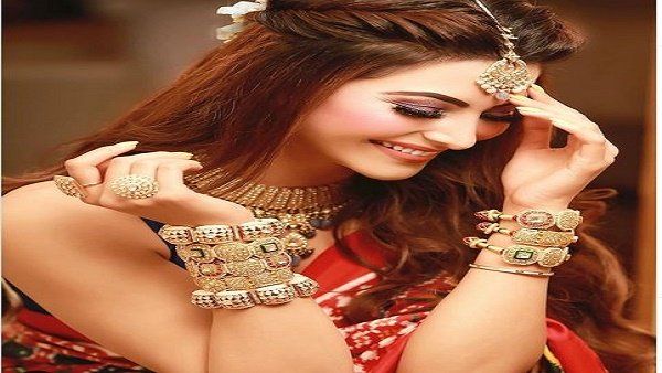 ઉર્વશીના આકર્ષક લુકે વર્તાવ્યો કહેર