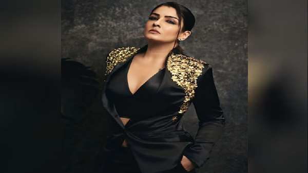 પ્લાસ્ટિક હટાવવાની કોશિશ પ્લાસ્ટિક હટાવવાની કોશિશ