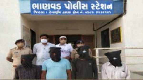 નવાગામ મર્ડર કેસના આરોપીને દ્વારકા પોલીસે ગણતરીની કલાકોમાં દબોચ્યા