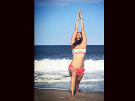 દરિયા કાંઠે યોગ