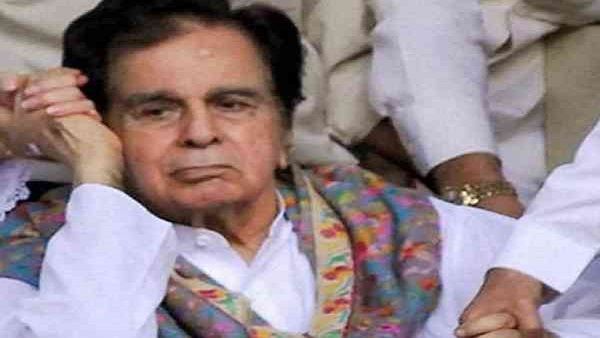 શ્વાસ લેવામાં તકલીફની ફરિયાદ બાદ દિલીપ કુમાર હોસ્પિટલમાં દાખલ