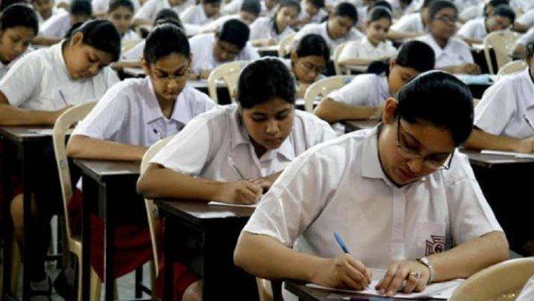 CBSE 12 Board Exam 2021: સીબીએસઈ 12માંની પરીક્ષા અંગે આજે નિર્ણય, શિક્ષણ મંત્રી કરી શકે છે મોટુ એલાન