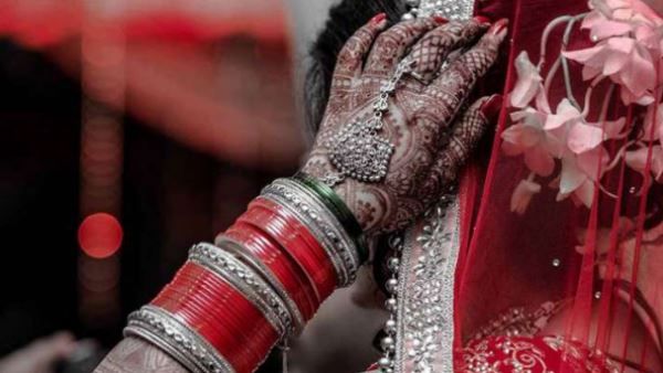 વરરાજાએ કન્યાનો હાથ પકડ્યો અને...