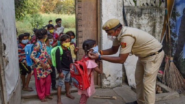 જે માતાપિતાએ લગાવી લીધી છે વેક્સીન, તેમના બાળકો માટે ઘાતક નહિ હોય કોરોનાની ત્રીજી લહેરઃ વીકે પૉલ