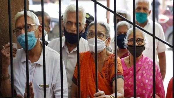 કોરોનાથી બચવુ હોય તો વધુ લોકોને વેક્સીનેટ કરવામાં આવે કોરોનાથી બચવુ હોય તો વધુ લોકોને વેક્સીનેટ કરવામાં આવે