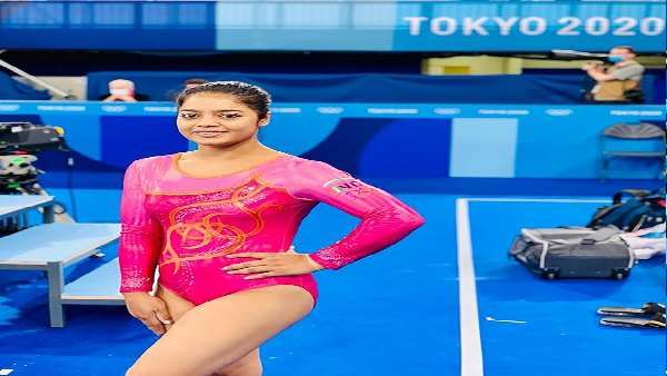 એરપોર્ટથી જ જાણે કે ફોટોશૂટ શરૂ થઈ ગયુ