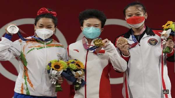 મીરાબાઈનુ બાળપણ ખૂબ મુશ્કેલીઓમાં પસાર થયુ