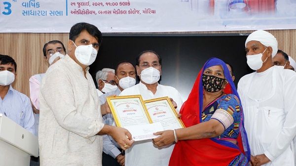 બનાસકાંઠાની મહિલાઓ ઘરે બેઠા બની ગઈ કરોડપતિ, કરે છે 1 કરોડ કરતા વધુની કમાણી!