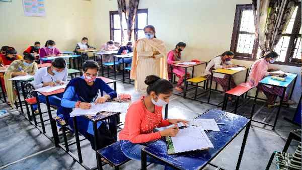 CBSE Board Exams 2022: હવે વર્ષમાં 2 વાર લેવાશે પરિક્ષા, ઓછો થશે સિલેબસ, જાણો નવો ફોર્મુલા