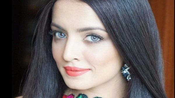 કોણ છે સેલિના જેટલી કોણ છે સેલિના જેટલી