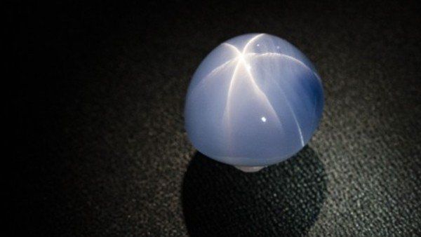 પહેલા ક્યારેય નથી જોયો આવો નીલમ