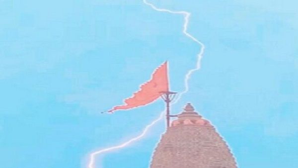 દ્વારકાધીશના મંદીર પર પડી વિજળી, ધ્વજા ખંડિત થઇ, વિડીયો વાયરલ