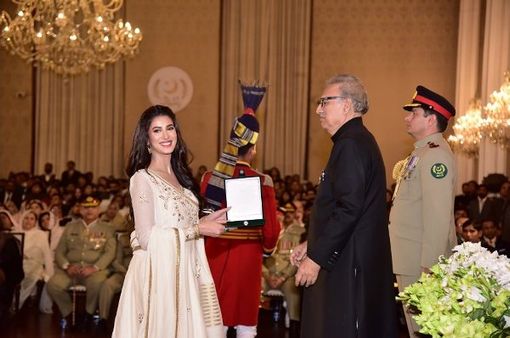 મેહવિશને મળ્યો છે રાષ્ટ્રપતિ એવોર્ડ મેહવિશને મળ્યો છે રાષ્ટ્રપતિ એવોર્ડ