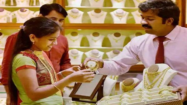 આંતરરાષ્ટ્રીય બજારમાં કયા દરે સોનાનો વેપાર થાય છે તે જાણો