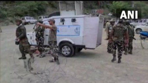 જમ્મુ અને કાશ્મીર: CRPF અને પોલીસ પર ગ્રેનેડથી હુમલો, બે જવાન સહિત 3 ઘાયલ