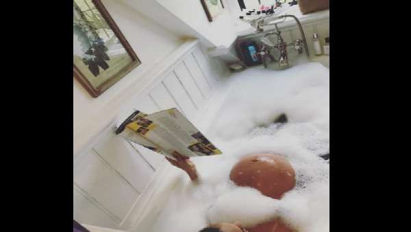 બેબી બંપના ફોટા