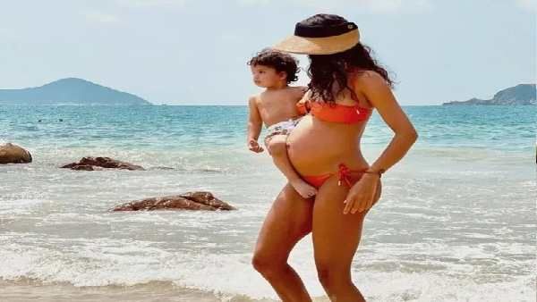 બેબી બંપના ફોટા