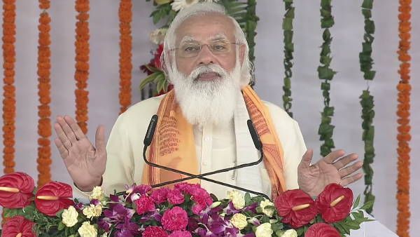 કાશીમાં પીએમ મોદીએ યોગીજીના કર્યા વખાણ, કહ્યું- કોરોના કાળમાં કર્યું શાનદાર કામ