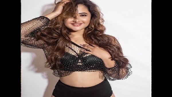 રશ્મિ દેસાઇનો હોટ લુક