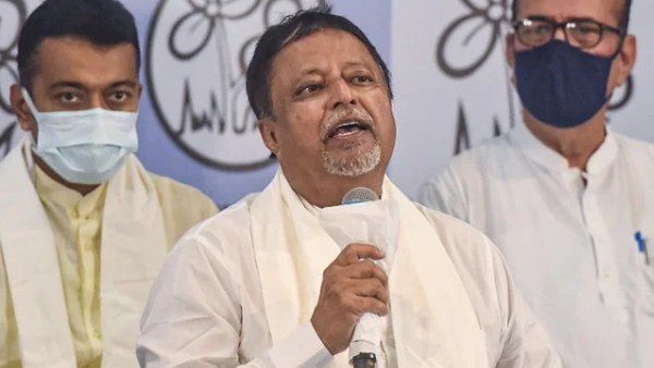 મમતા બેનરજીની મોટી ચાલ, BJPની ટિકીટ પર ધારાસભ્ય બનેલ મુકુલ રોયને બનાવ્યા PAC ચેરમેન