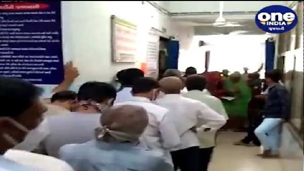 વિજય નગર ખાતે કોરોના રસી લેવા સોશિયલ ડિસ્ટંસીંગના ઉડ્યા ધજાગરા